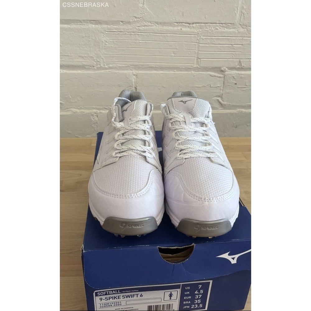 Mizuno White 9-Spike Swift 6 Low Women's Metal Softball Cleats - Size 7 - Picture 2 of 8